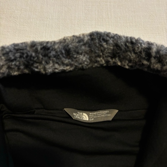 The North Face Women's Hybrination Thermal 3D Faux Fur Vest - Picture 3 of 9